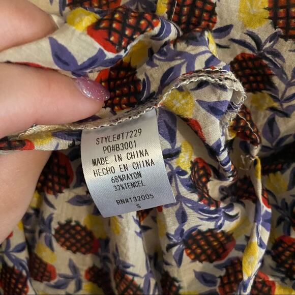 Entro Pineapple Draped Wrap Blouse Women's Size Small Rayon & Tencell Blend - Picture 8 of 9